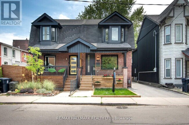 Photo - 1 1/2 DELANEY CRESCENT