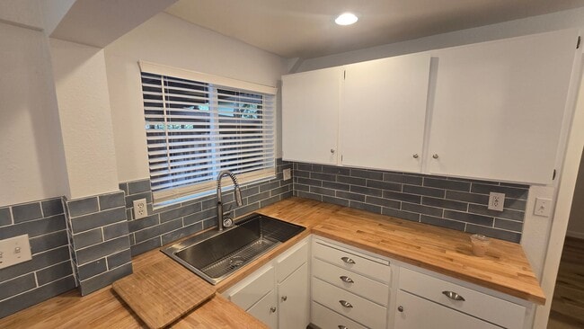 Photo - 1 Bedroom Walking Distance to Downtown and...