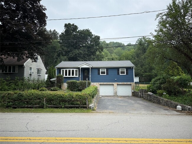 Building Photo - 102 Putnam Rd Rental
