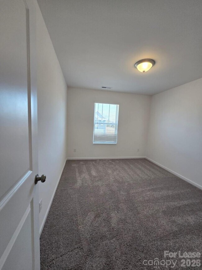 Photo - 5240 Kinsbridge Dr