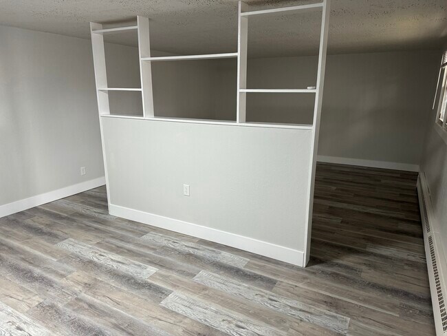 Photo - 723 W Broadway St Unit 2