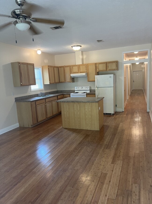 Photo - 306 St Francis St