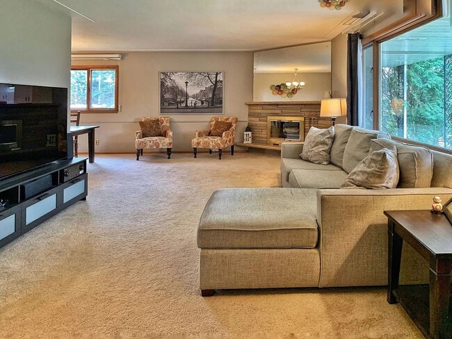 Photo - 6233 Parnell Ave