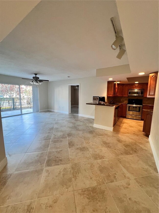 Photo - 2021 SE 10th Ave Unidad 212