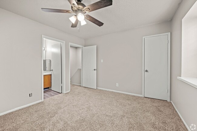 Photo - Seasons & Woodale Apartments