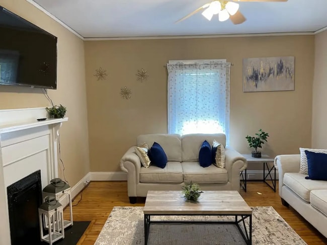 Photo - 314 Hillandale St NE