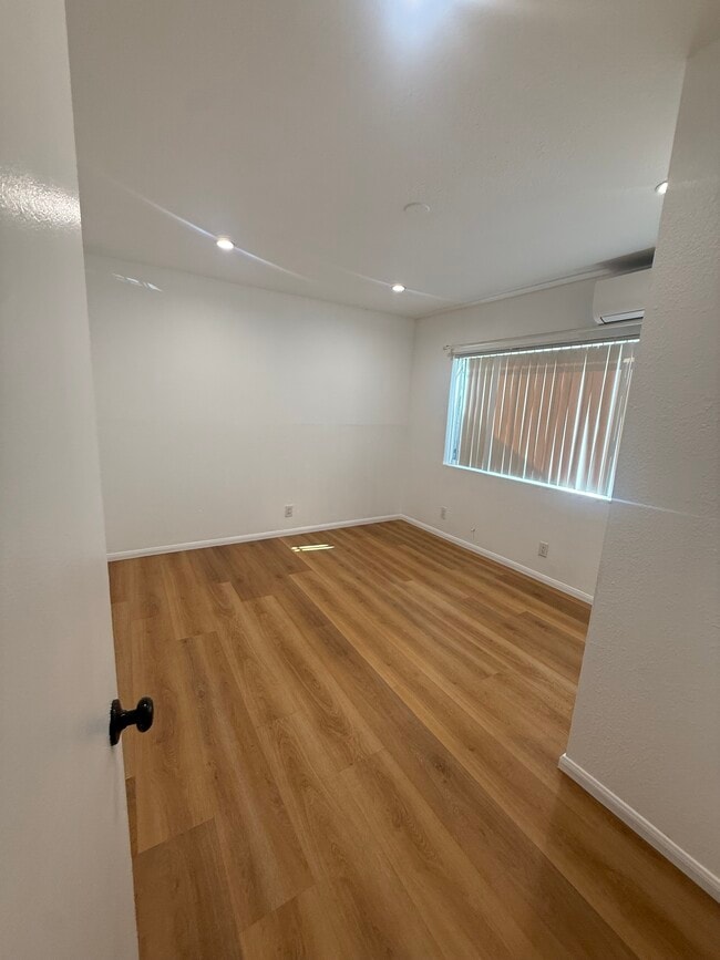 2319 S Rimpau Blvd Unit 1