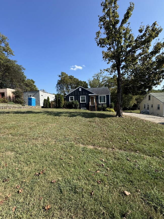 Photo - Charming 3 bedroom and 2 bathroom Cottage
