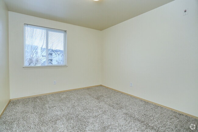 2BR, 1.5BA - 870 SF