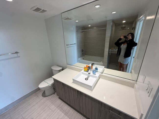 Photo - 551 NE 39th St