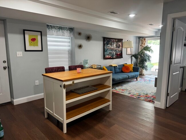 Building Photo - 267 S 10th St Unit 1 BR