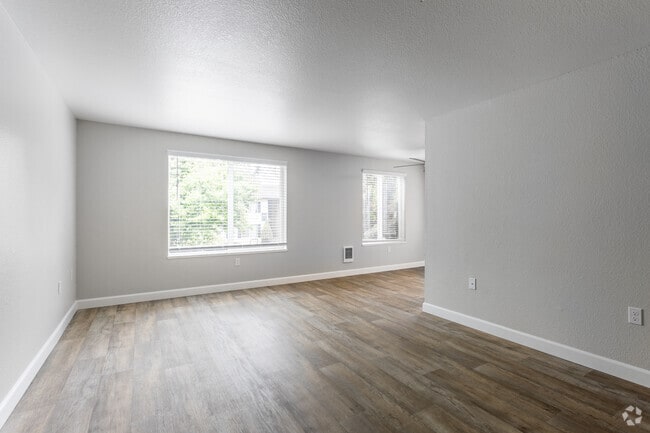 2BR, 1BA 860SF