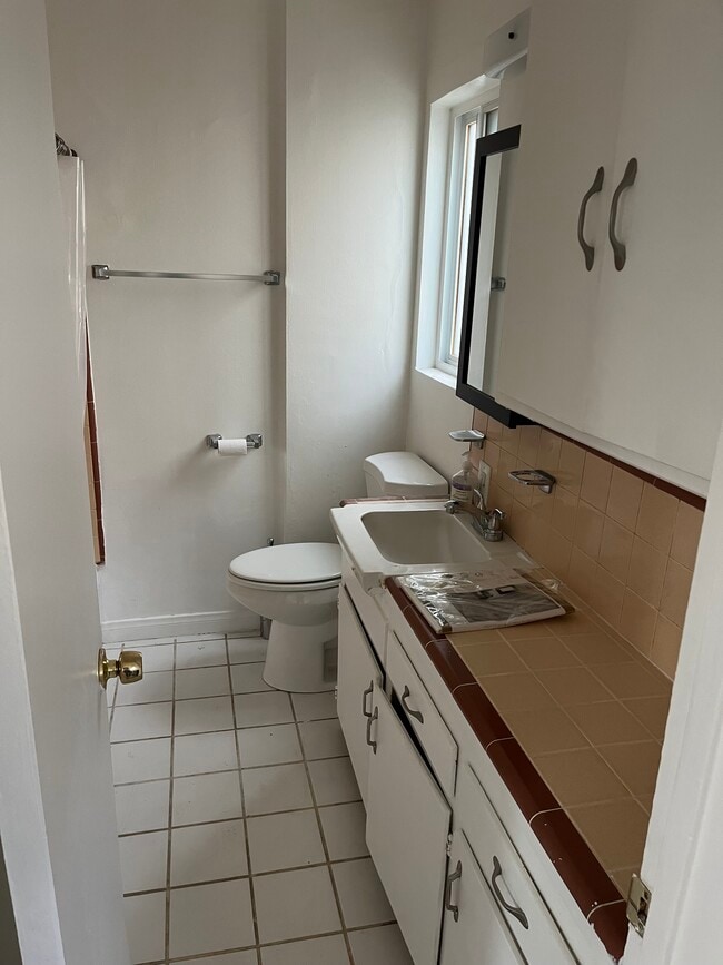 4811 Farmdale Ave Unit studio 3