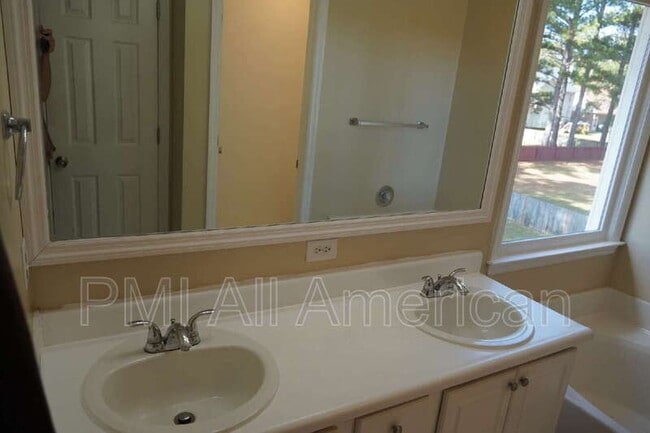 Photo - 1142 Blankshire Rd