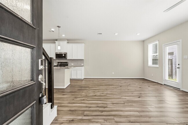 Photo - 1516 Lakeline Oak Dr