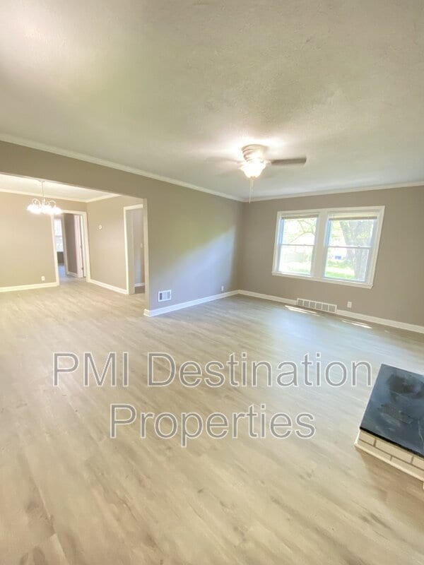 Photo - 5710 Hadley St