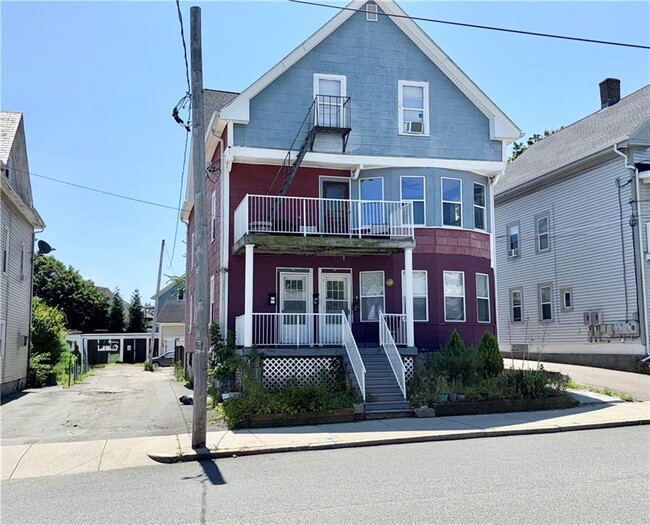 Building Photo - 550 Winter St