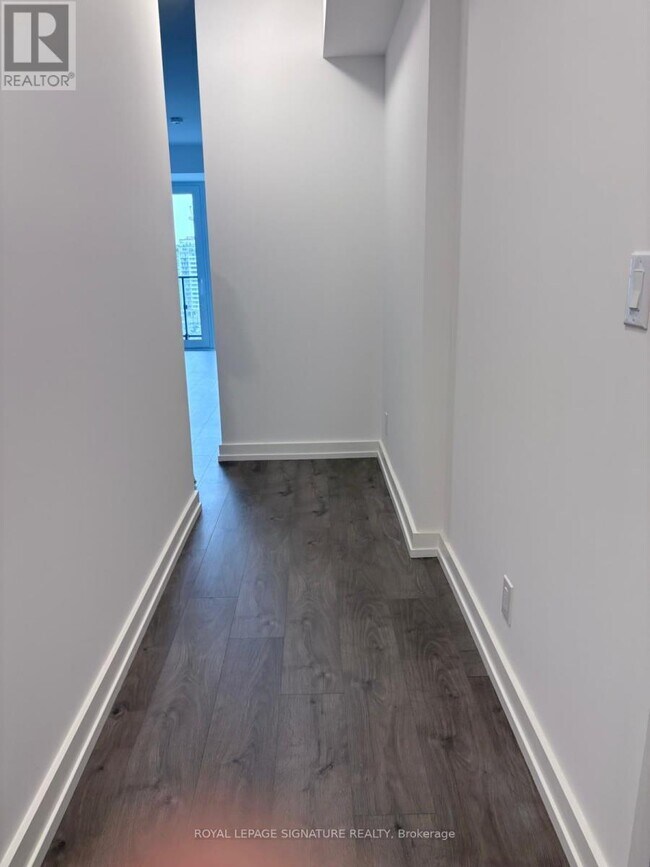 Photo - 75 James St S Unit 1401