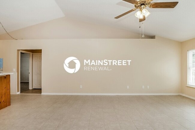 Photo - 3 Bedroom Pet-Friendly Home in OCOEE, FL with Main Street Renewal