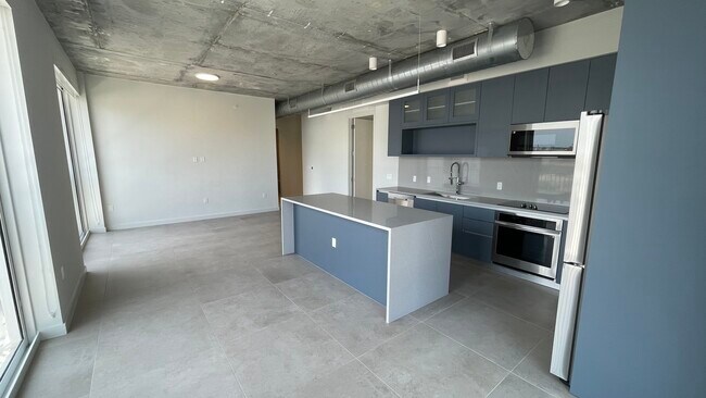 Building Photo - 1951 NW 2nd Ct Unit B7 Rental