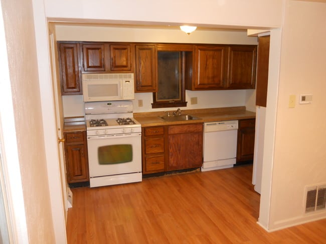 Kitchen - 1206 Woodbine St Townhome