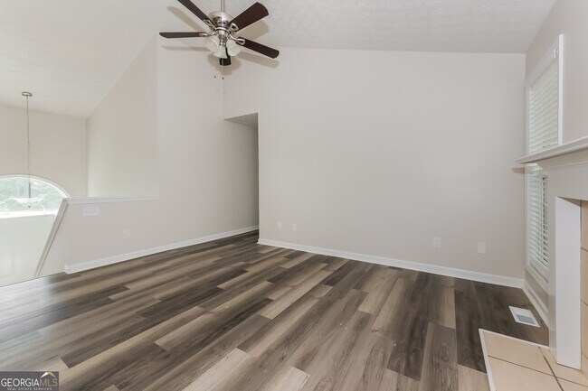 Photo - 135 Tara Way