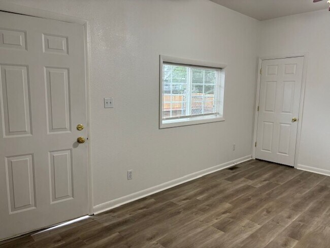 Photo - 3315 McComb Ave Unit Studio