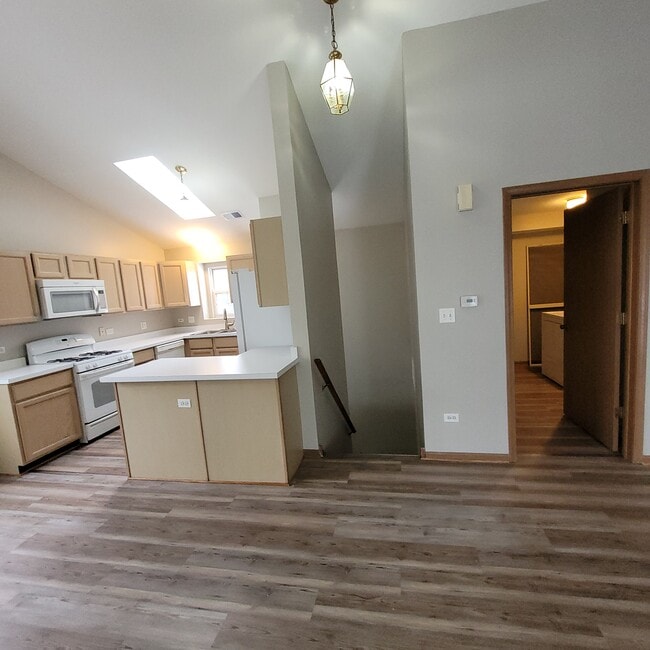 Photo - 1934 Heron Ave