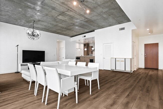 Building Photo - 5925 Almeda Rd Unit 12904