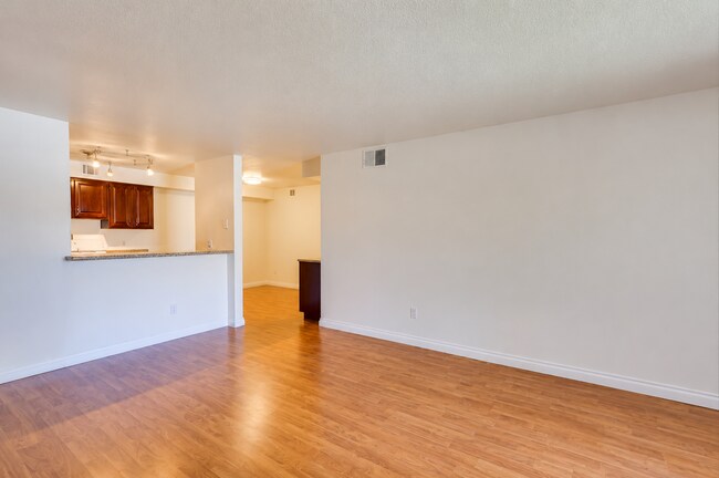 Beautiful 2-Bed, 2-Bath 2nd-Floor Condo Near The Lakes!