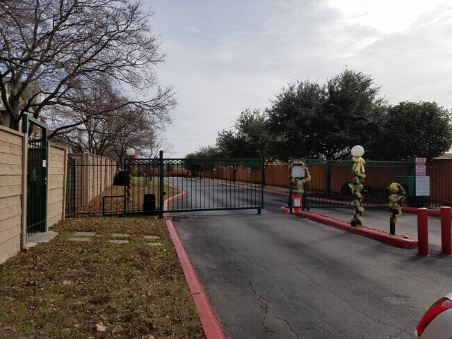 Photo - Adorable 2 bedroom townhome style Condo