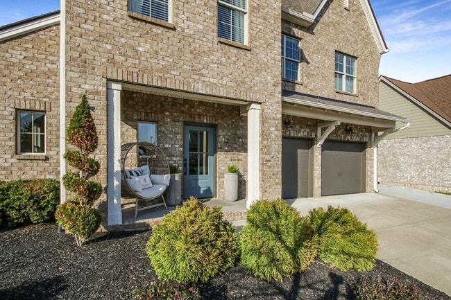 Photo - 647 Sire Ave