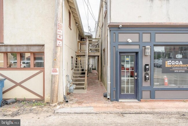 Building Photo - 123 E Gay St Unit 1 CARRIAGE HOUSE