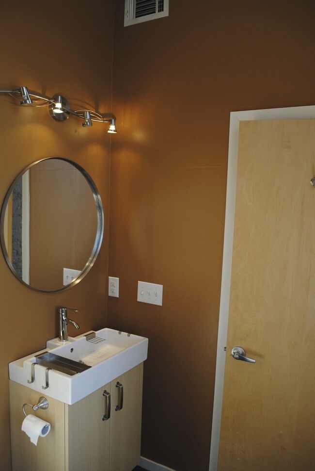 115 S 8th St Unit 203
