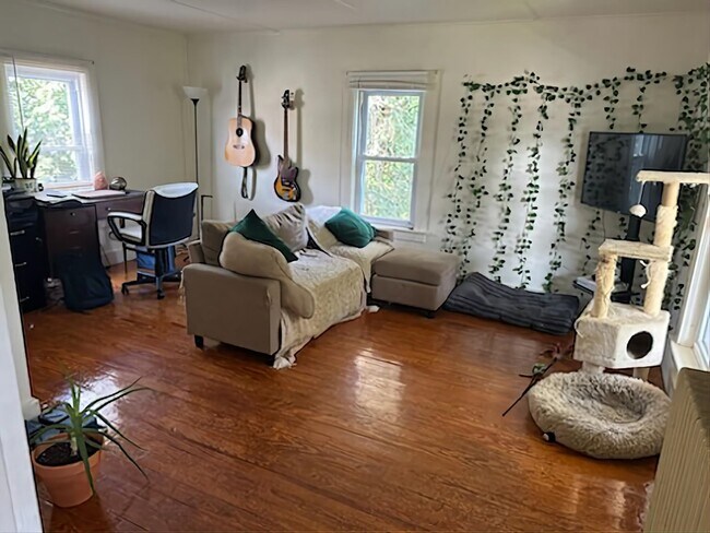 Building Photo - 24 Pearl St Unit 3