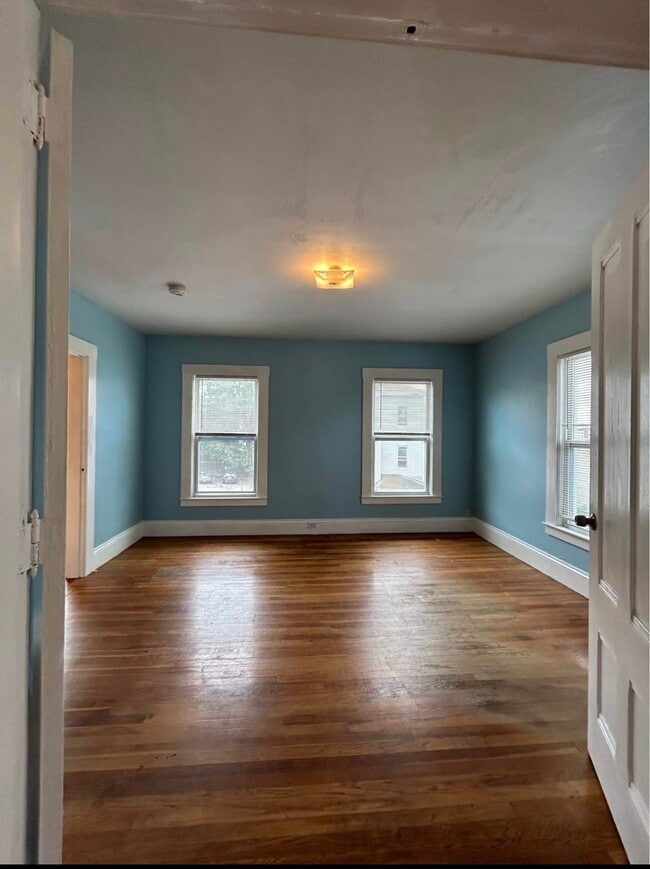 Photo - 32 Dix St Unit 3 bedrooms WPI area
