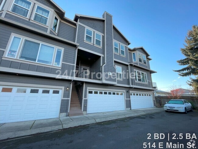 Building Photo - Spacious and Modern 3-Story Townhome - Mol... Unit 514