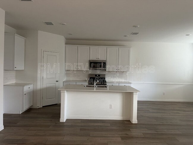 Photo - 1462 Everett Gdns Wy