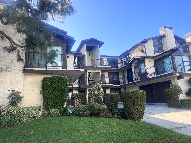 Photo - 6712 W 86th Pl Unidad 09