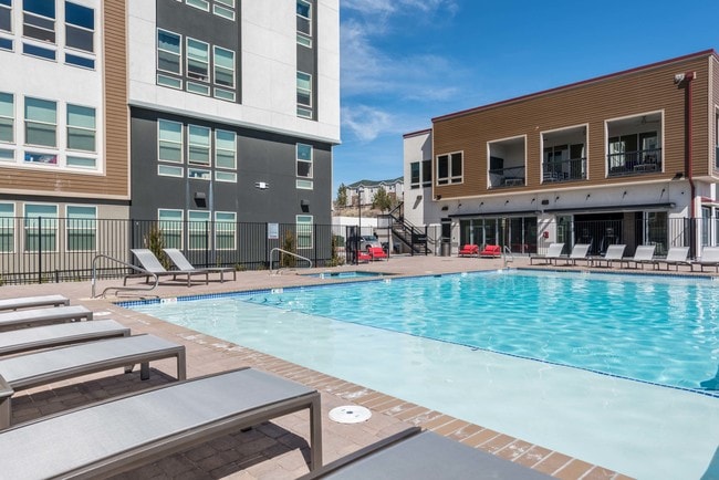 YOUnion at Reno- Student Living - YOUnion at Reno- Student Living Apartamentos