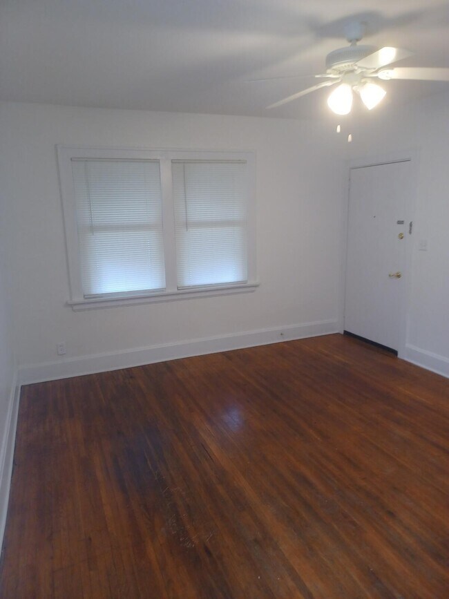 Sala de estar 1 - 5004 Ebersole Ave Unidad #3