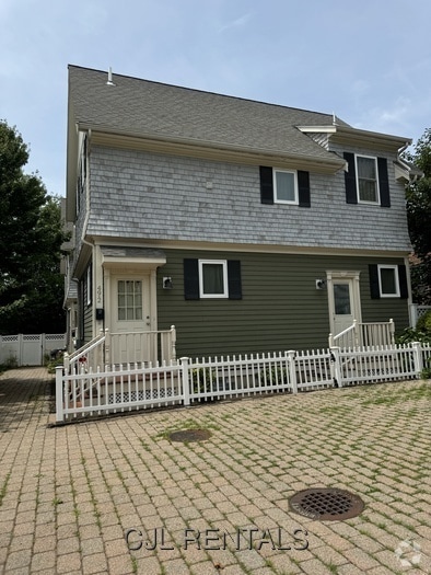 Building Photo - 49 Cedar St Unit 2 Rental