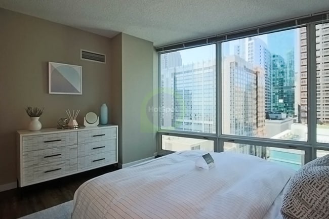 355 E Ohio St