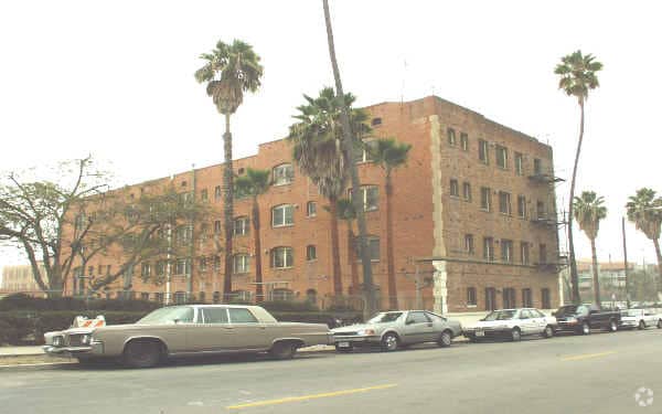 2500 S Hobart Blvd
