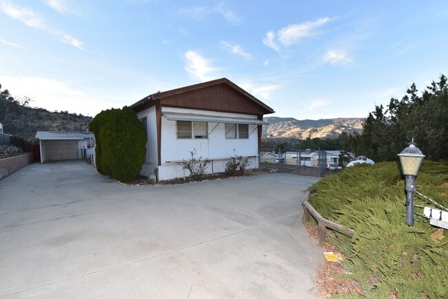 Building Photo - 114 Salaine Dr