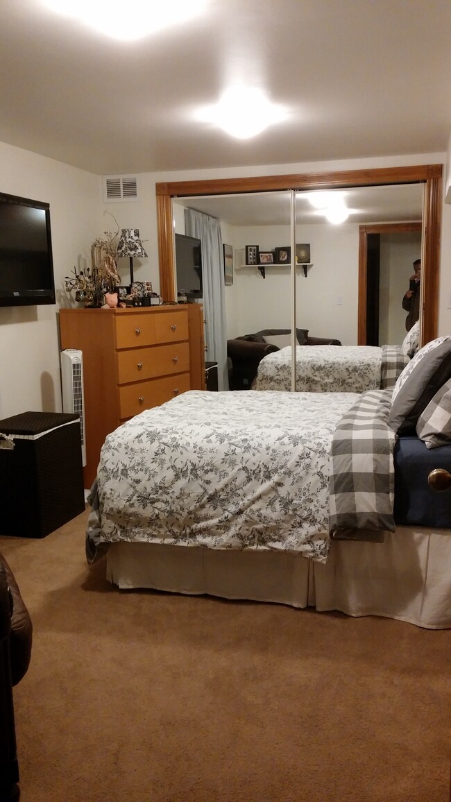 Building Photo - 5009 N Mango Ave Unit 3