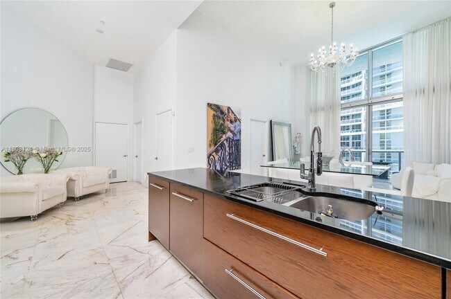 Photo - 475 Brickell Ave Unidad 2209 Rental