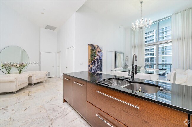 Building Photo - 475 Brickell Ave Unit 2209 Rental