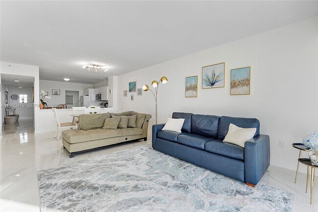 Photo - 17050 N Bay Rd Unidad 807