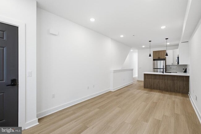 Building Photo - 2503 N 12th St Unit 1